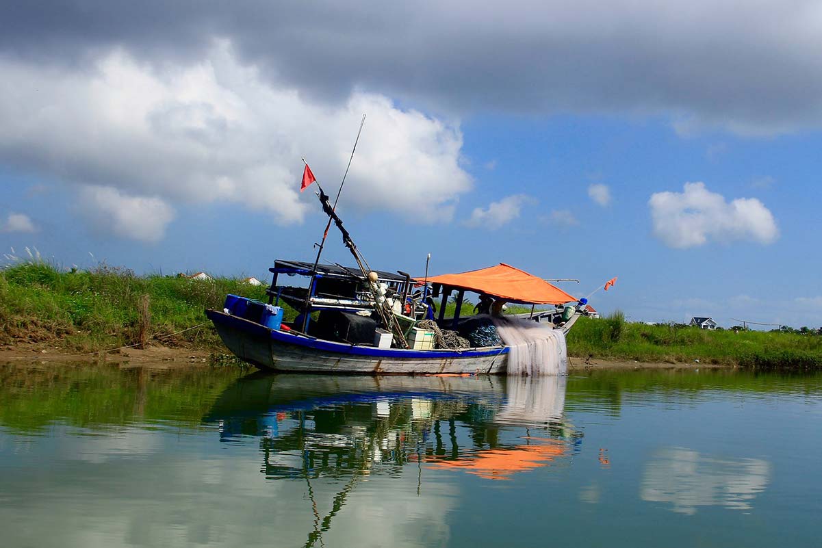 fishing boat on Thu Bon river in Hoi An