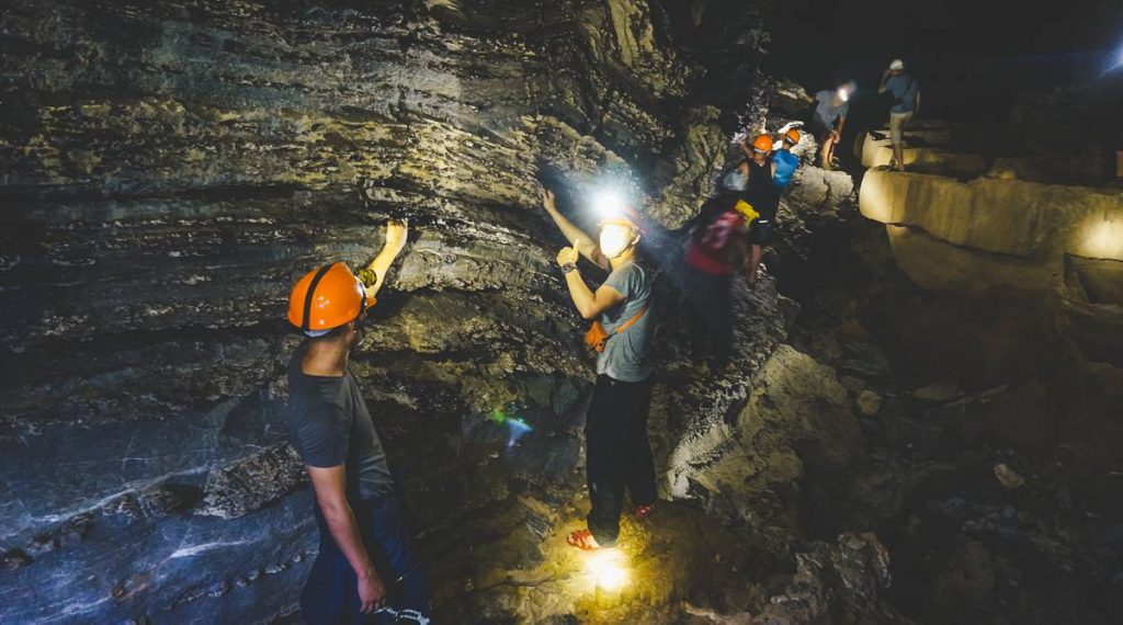 Han Tien cave tour