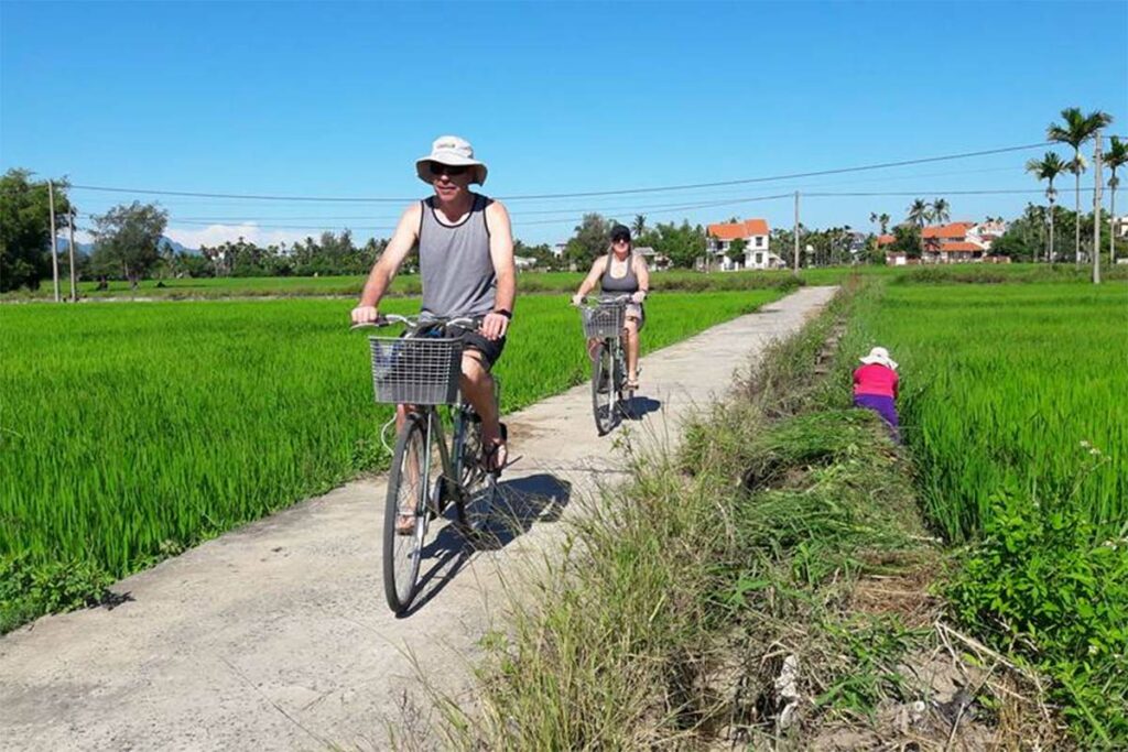 Hoi An biking tour through the rice fields