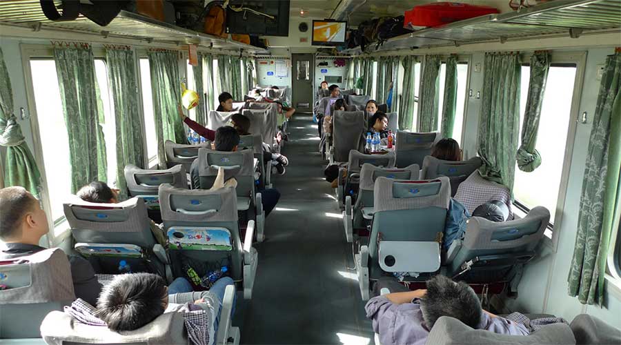 Train travel Vietnam 2023 - 10 tips & how to buy tickets