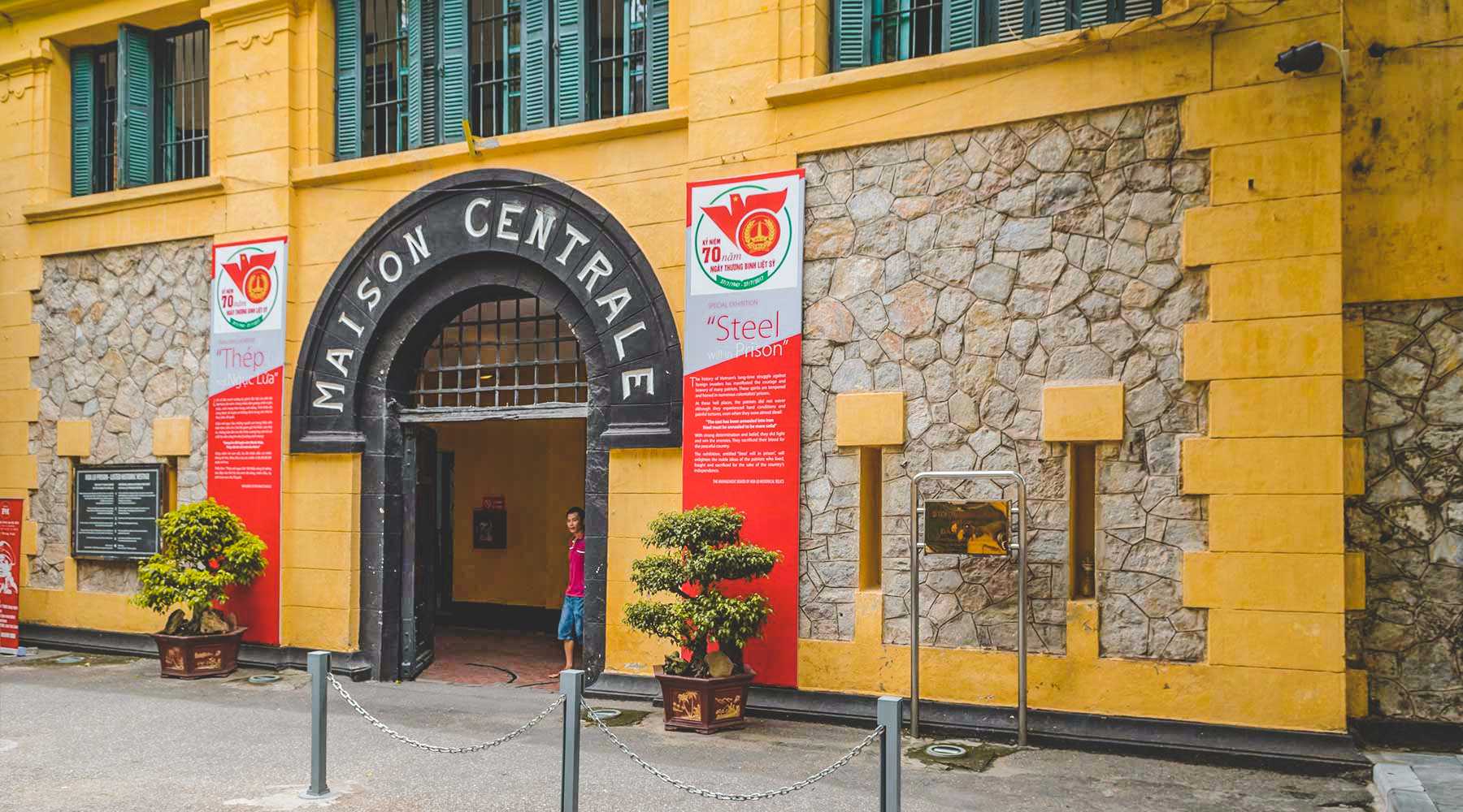 Hoa Lo prison (Hanoi Hilton) - 4 things you need to know