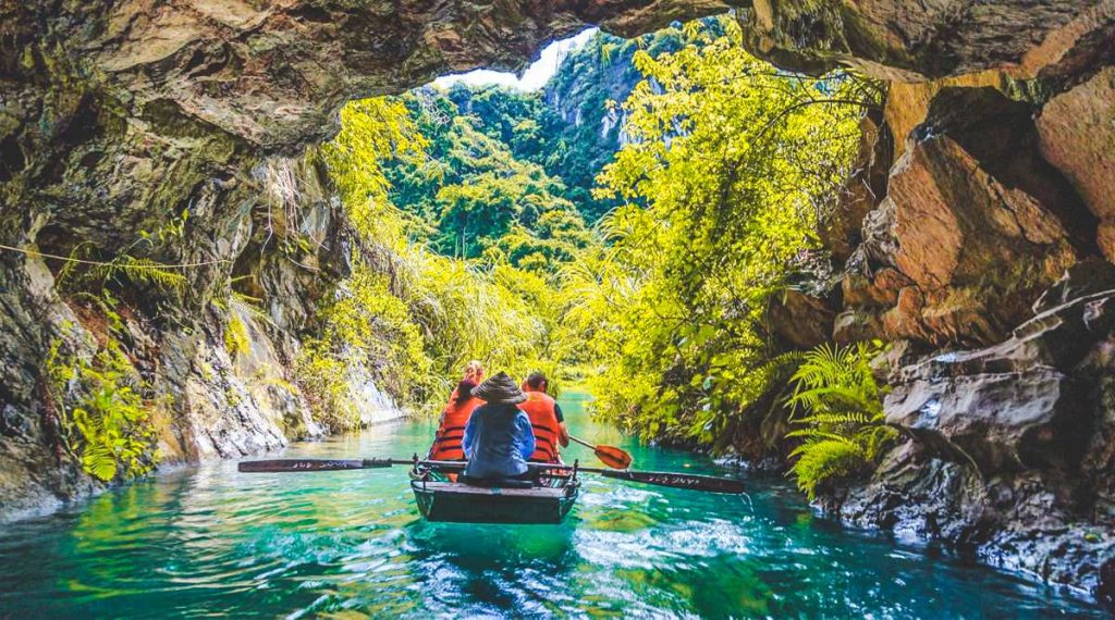 Trang An boat trip in Ninh Binh