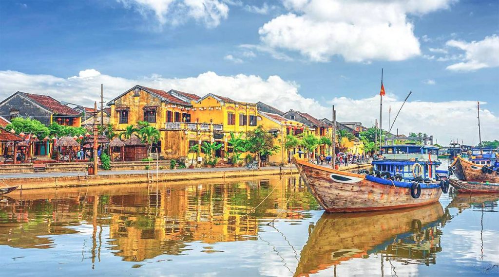 walking Hoi An city