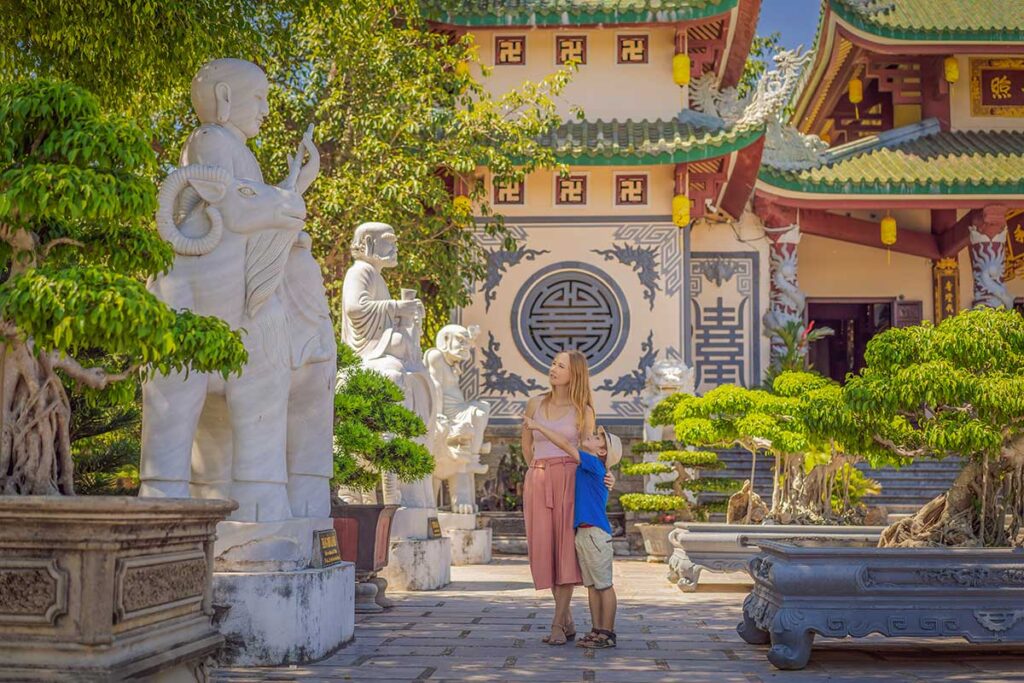 Da Nang with kids – exploring Linh Ung Pagoda gardens and Buddhist statues, a calm family visit in Da Nang