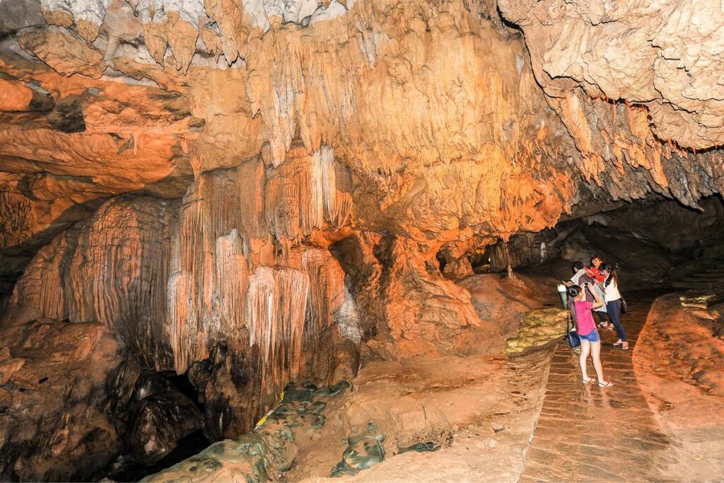 Nguom Ngao cave in Cao Bang