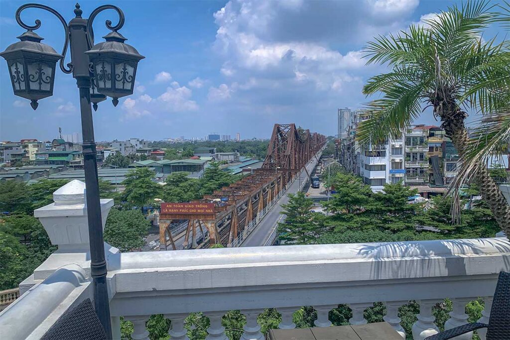 The viewpoint of Serein Café & Lounge over the Long Bien Bridge
