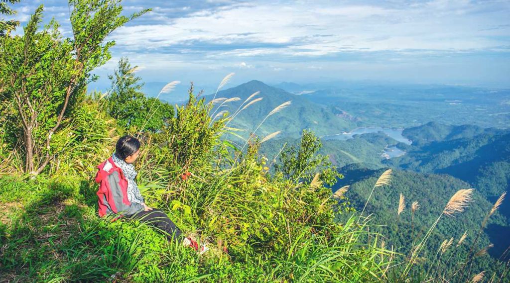 summit trekking in Bach Ma