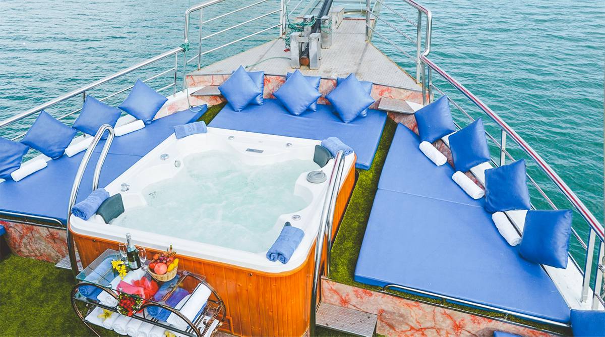 Luxury Halong Bay cruise