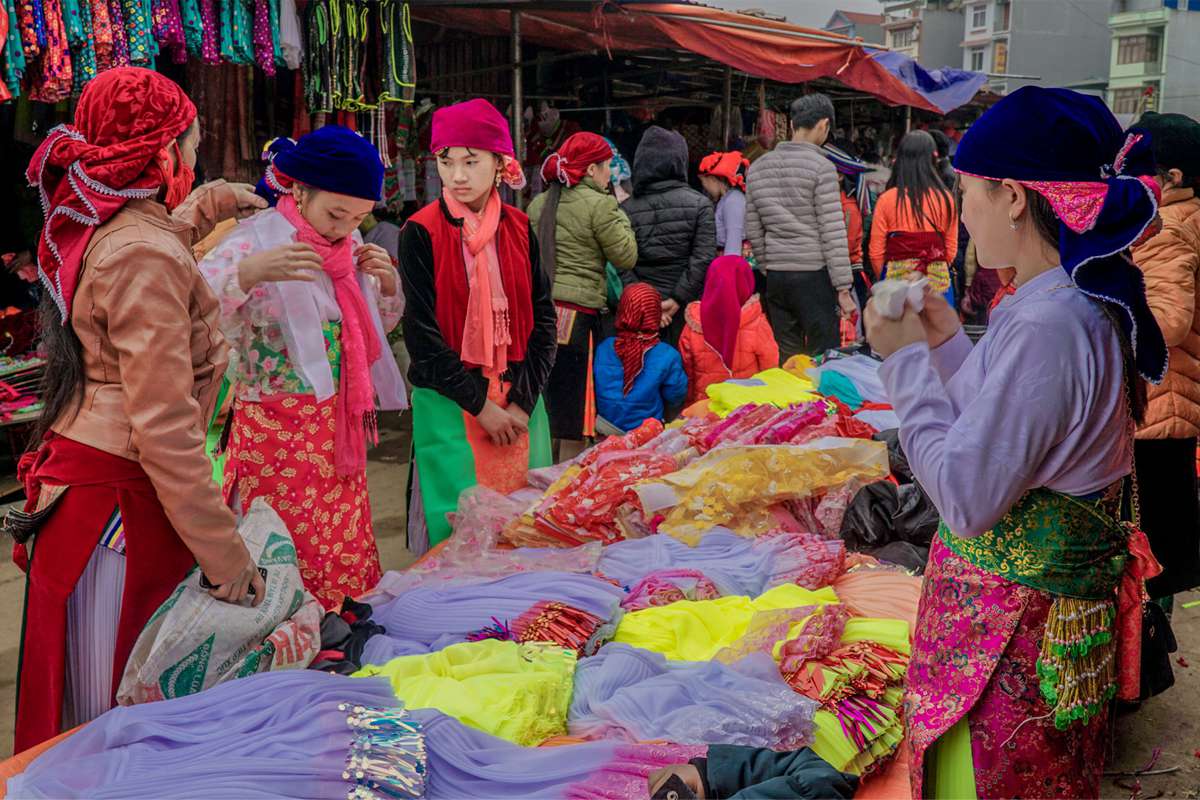 Ha Giang loop at Dong Van market