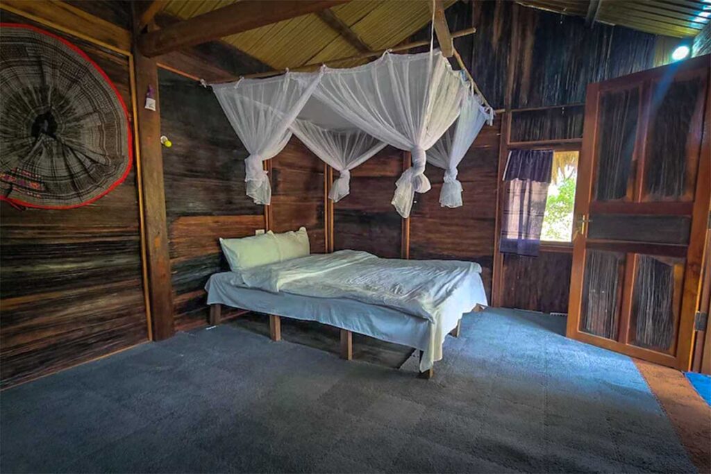 A standard room with double bed insight Hello Mu Cang Chai Homestay