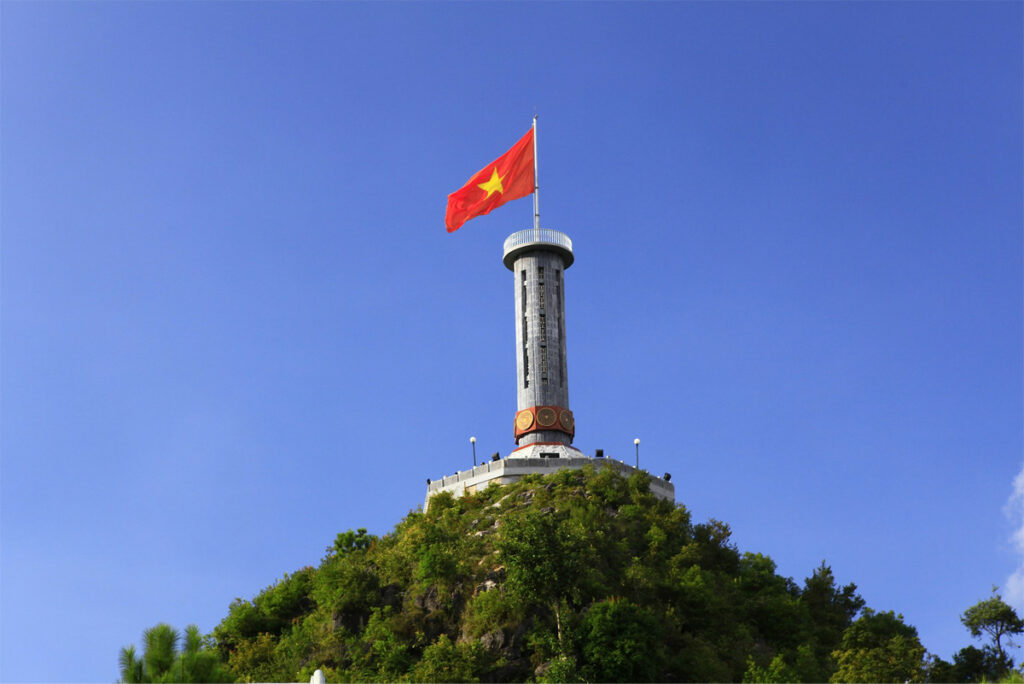 Lung Cu flag tower