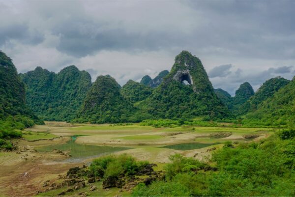 Nui Thung mountain - Angel eye mountain & Thang Hen Lake in Cao Bang