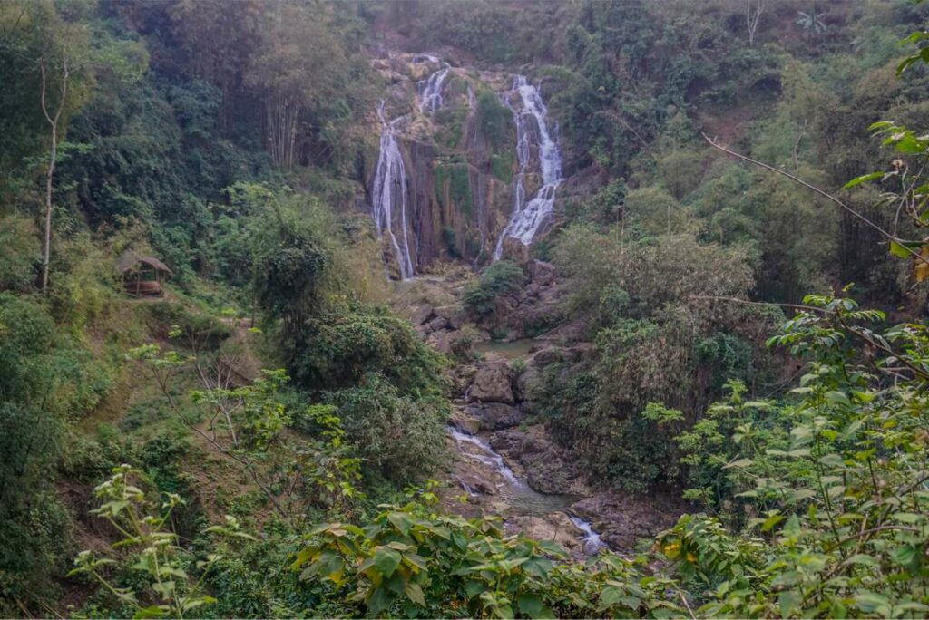 Go Lao Waterfall in Mai Chau