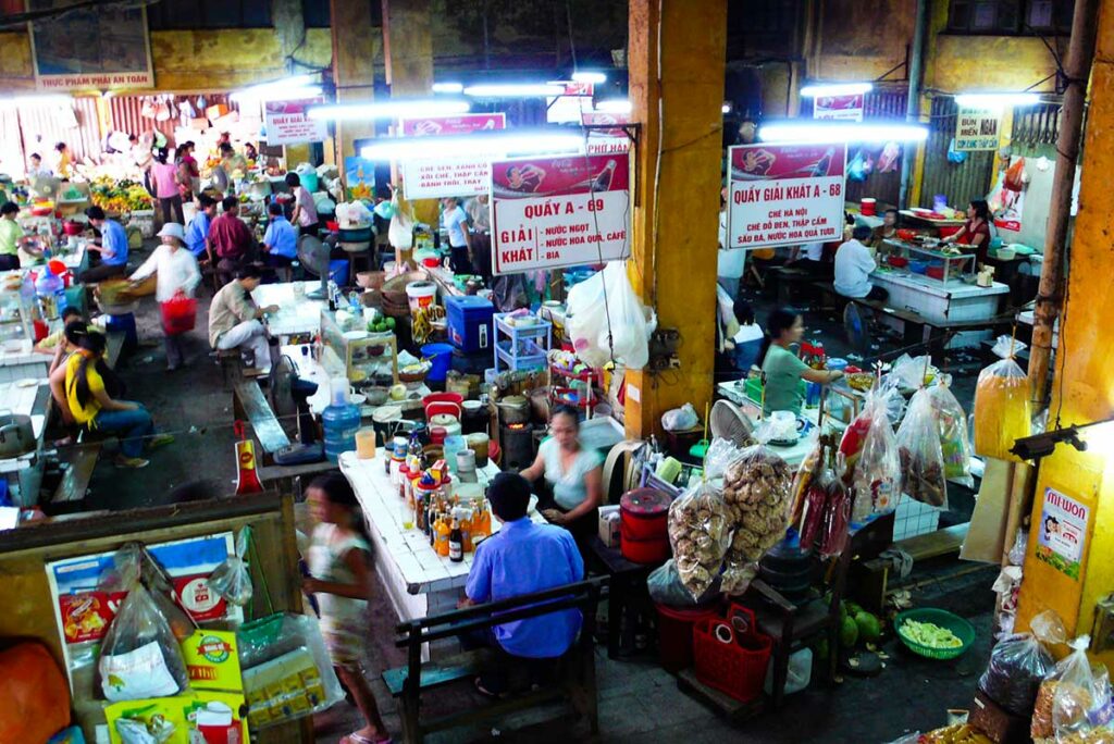 Hang Da market in Hanoi