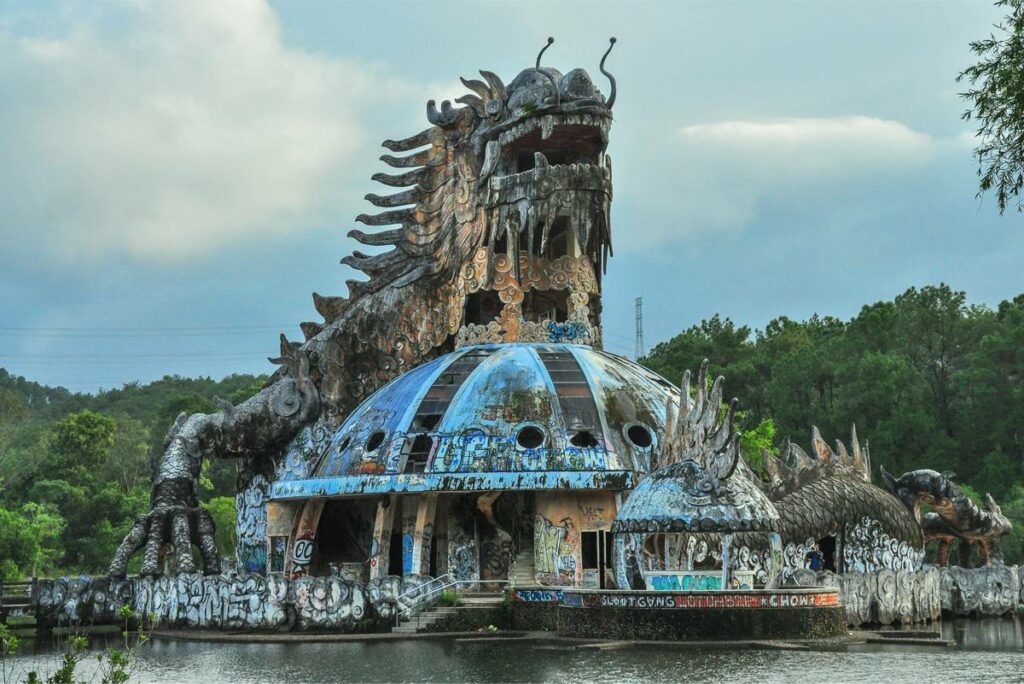 Hue abandoned water park