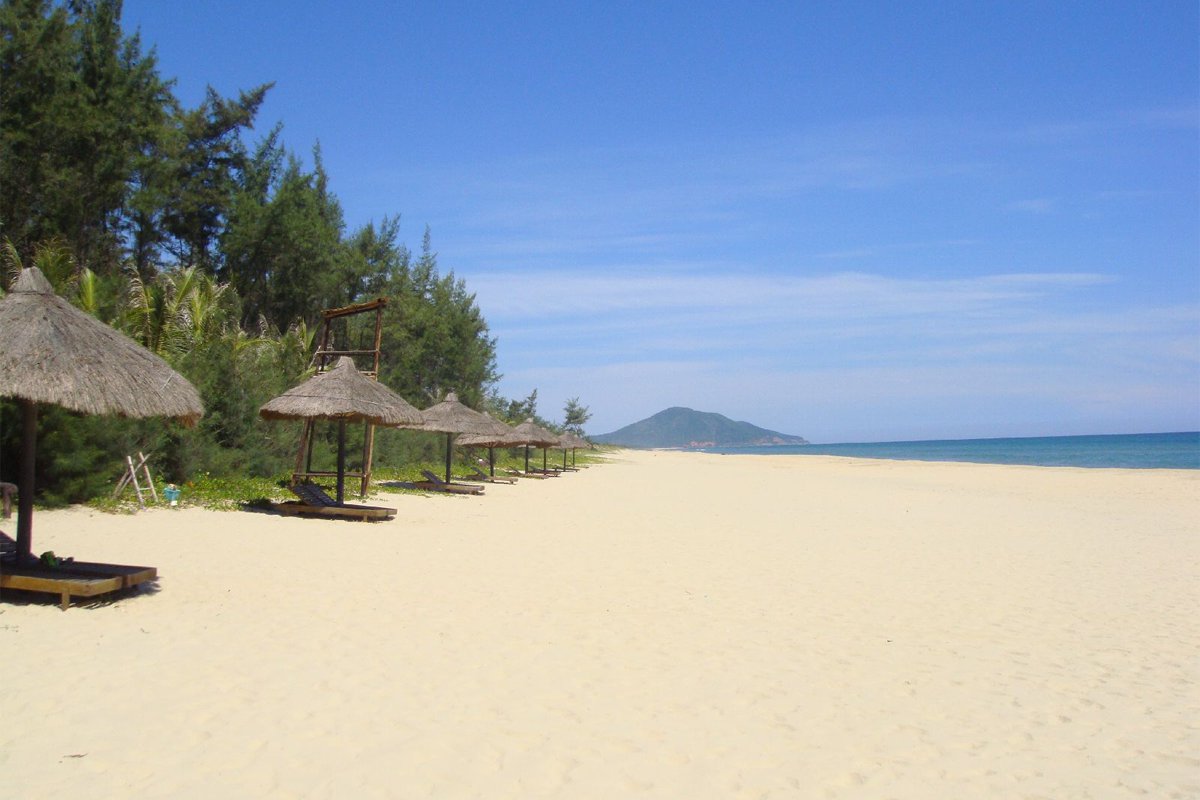 Lang Co beach