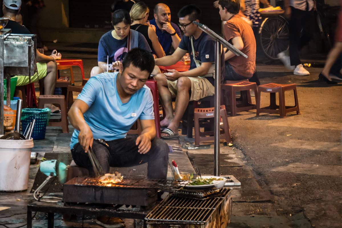 hanoi street food tours van cong tu
