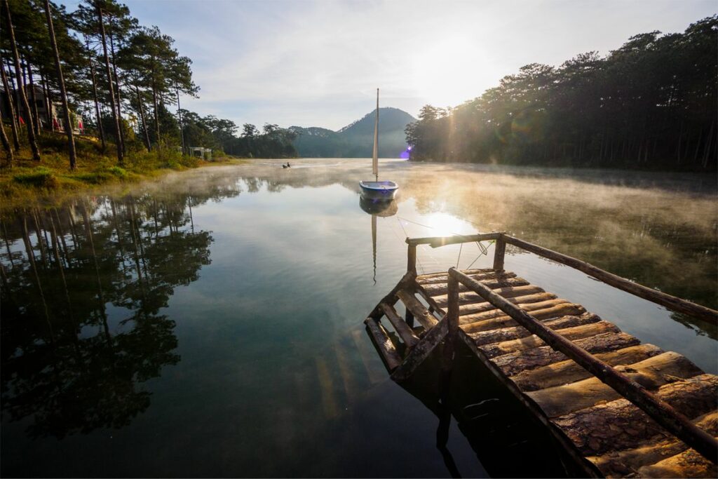 Tuyen Lam Lake