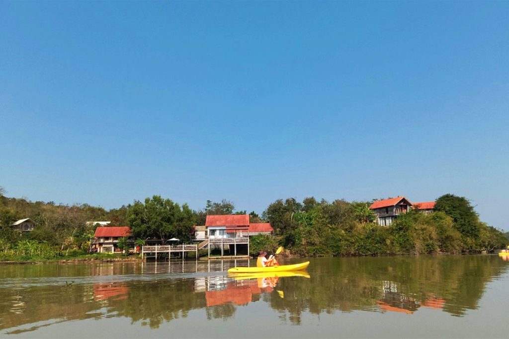 kayaking on Lak Lake