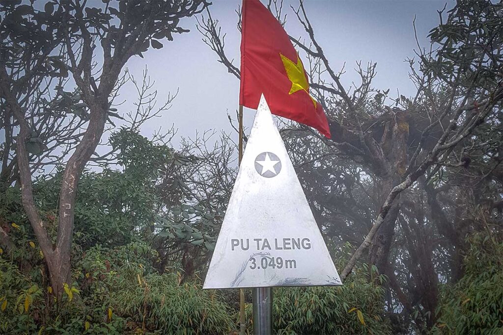 A sign indicating the peak of Pu Ta Leng