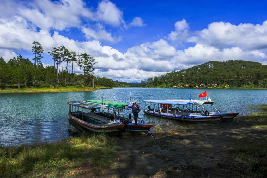 Tuyen Lam Lake boat trip