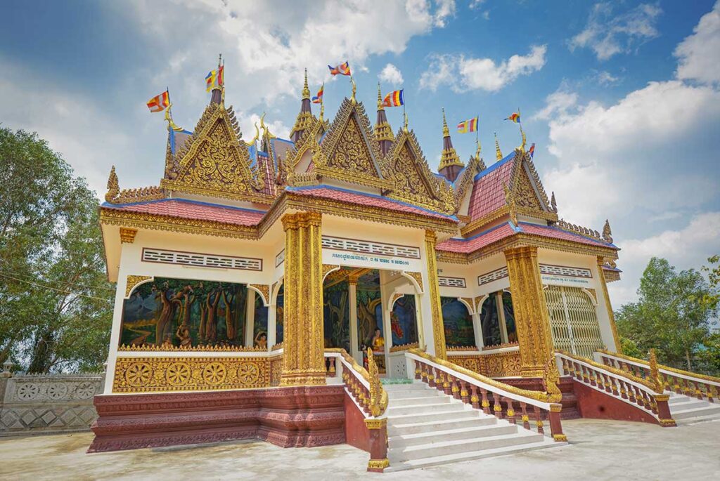 Exterior of Xa Xia Temple, a Khmer Buddhist sanctuary and cultural highlight near Ha Tien.