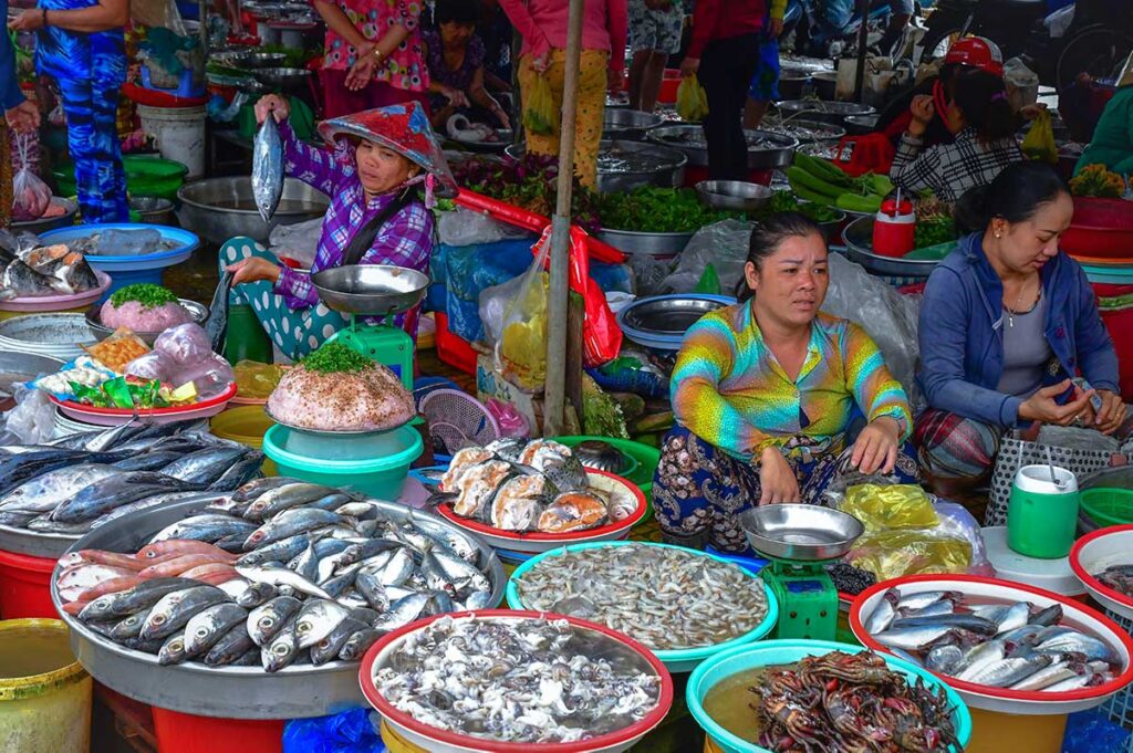 Fresh fish, shrimp, and seafood displayed at Sa Dec Market in Dong Thap Province, one of the most authentic markets in the Mekong Delta.