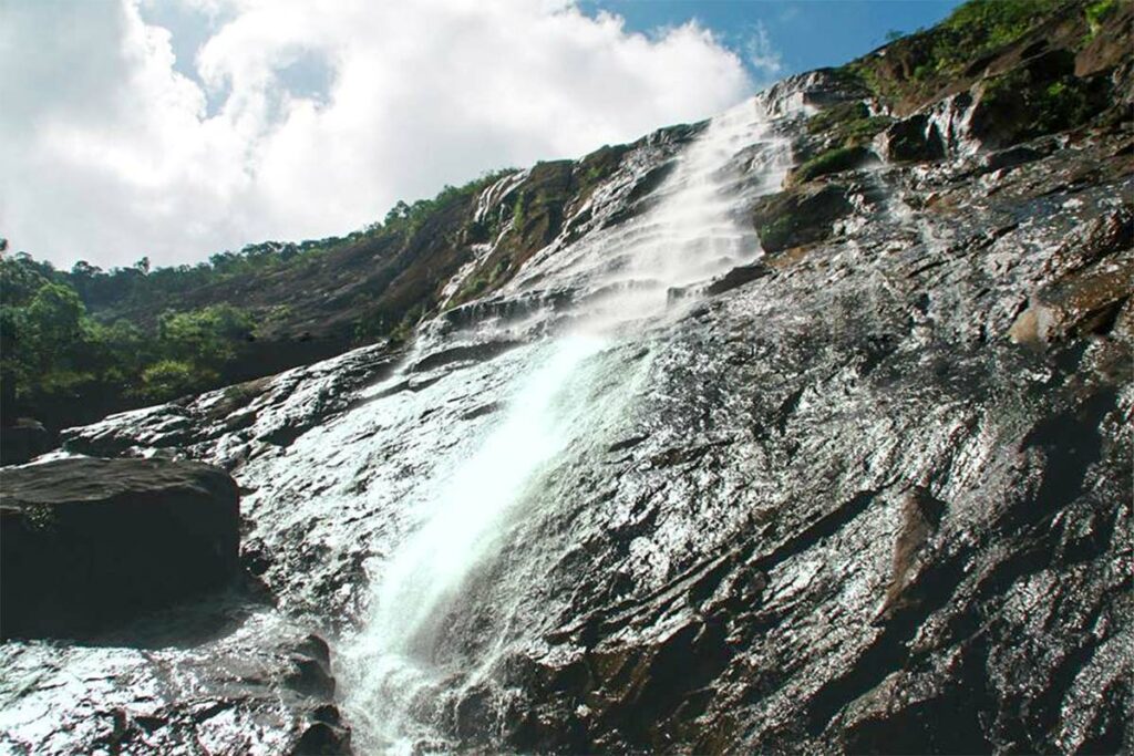 Do Duyen Waterfall