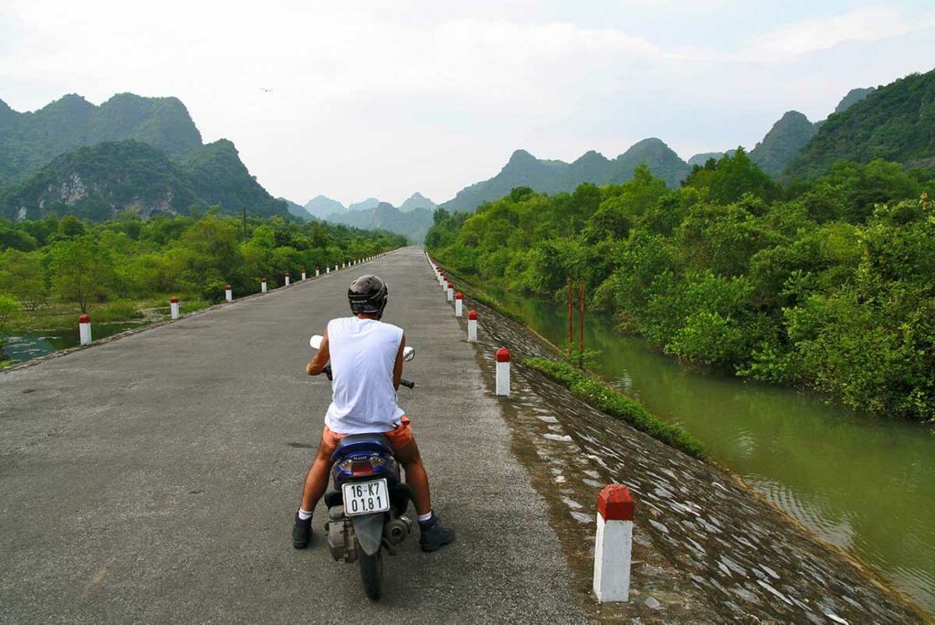 discovering Cat Ba Island by motorbike