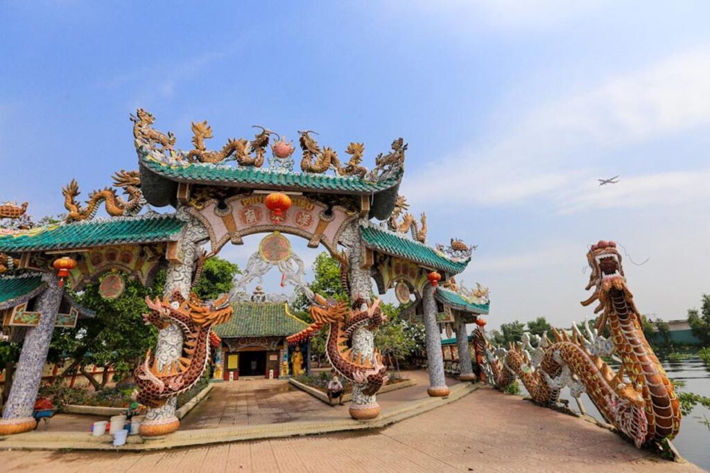 Phu Chau Floating Temple