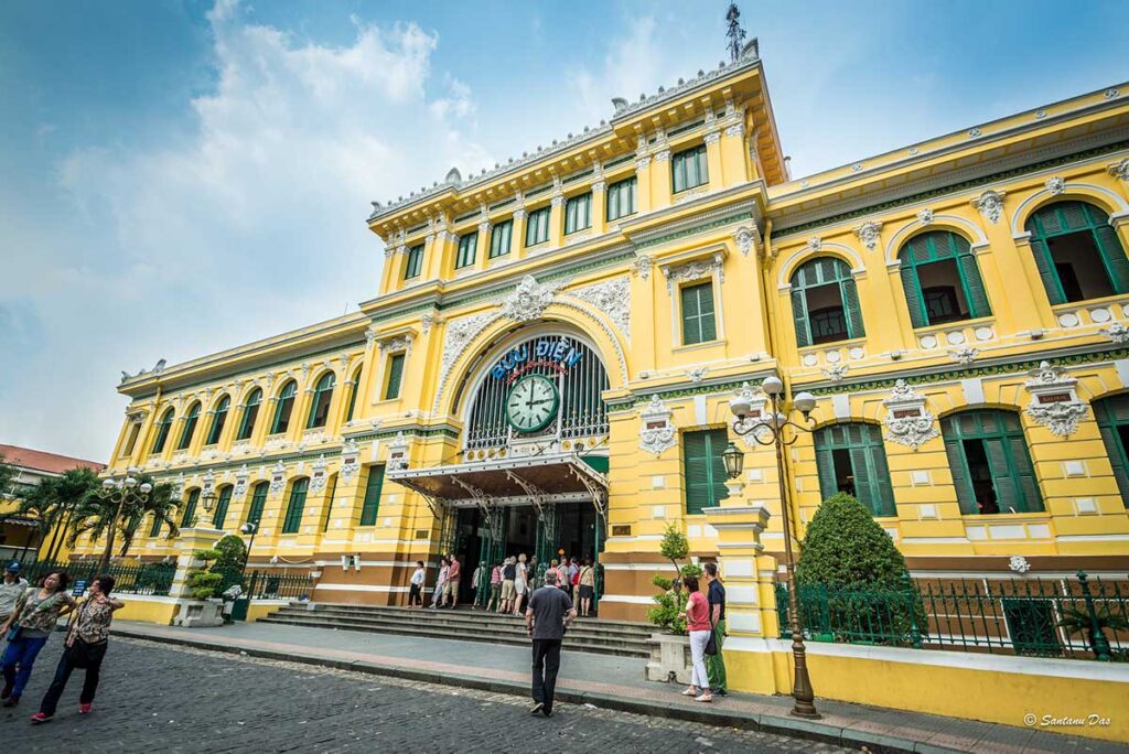 Saigon Central Post Office outside