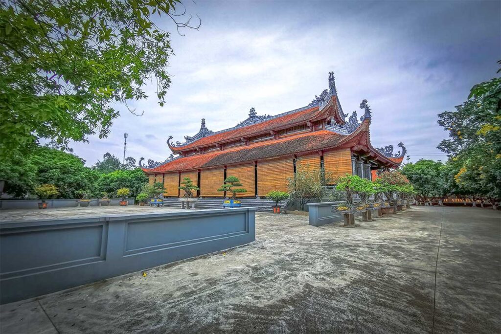 Chua Quat Dong Temple Exterior:  The ornate facade of Chua Quat Dong Temple stands proudly in Quat Dong Village, Vietnam, a place of worship and cultural significance for the local community.