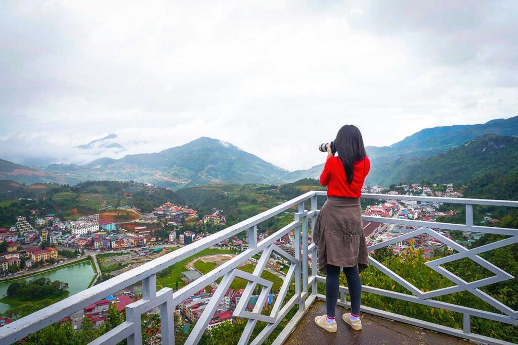 woman making photos at the viewpoint of Ham Rong Mountain in Sapa