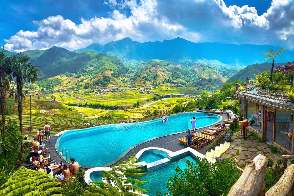 Laxsik EcoLodge pool with a view on the rice fields