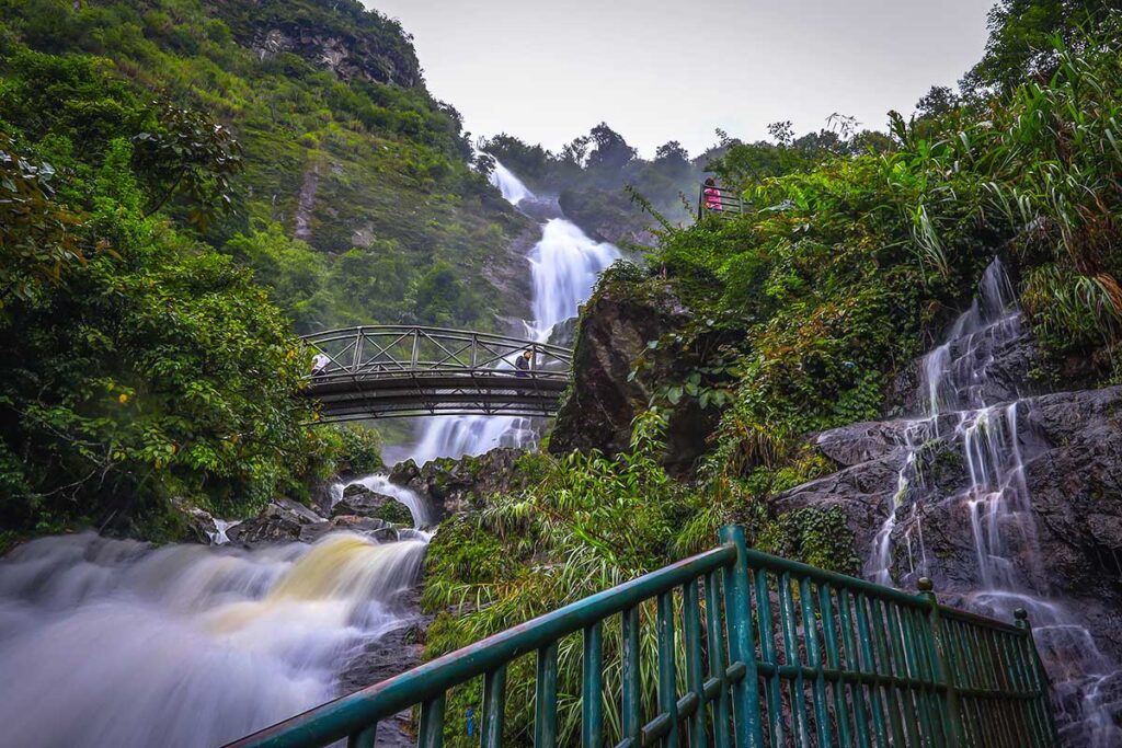 the bridge over the Silver Waterfall