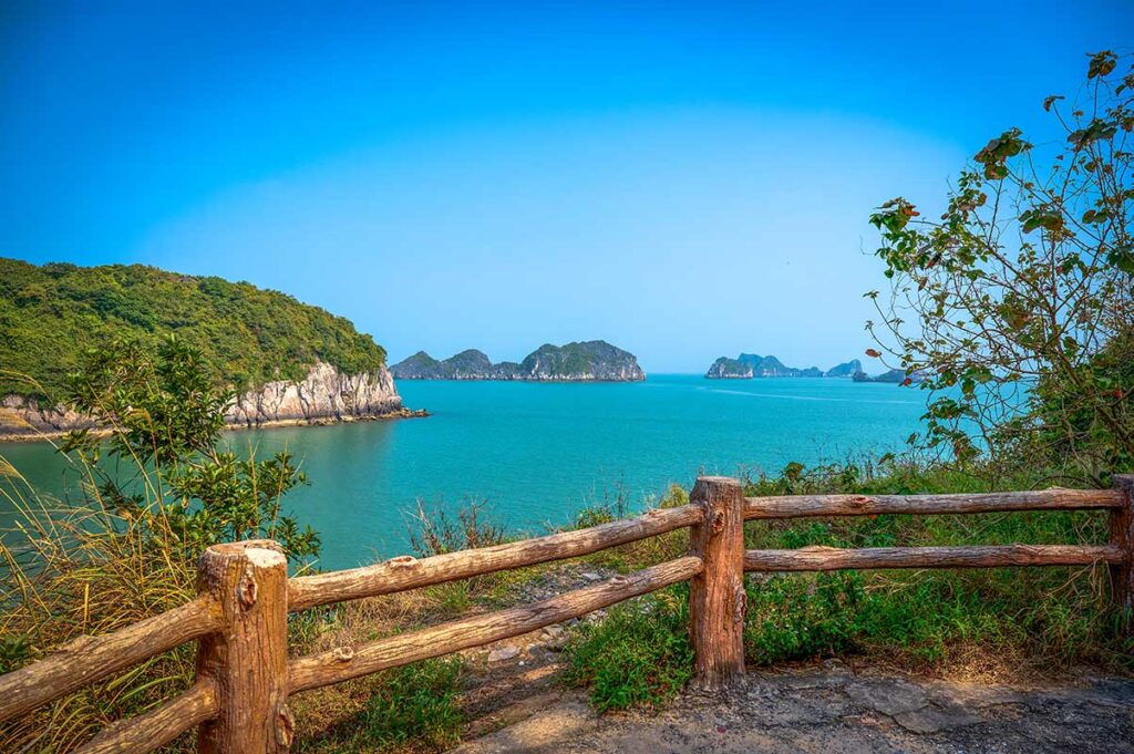 The scenic path way between Cat Co Beach