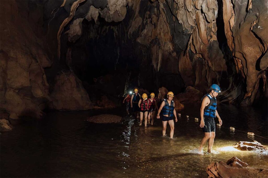 A group of travelers just come out of un underground river inside the Dark Cave