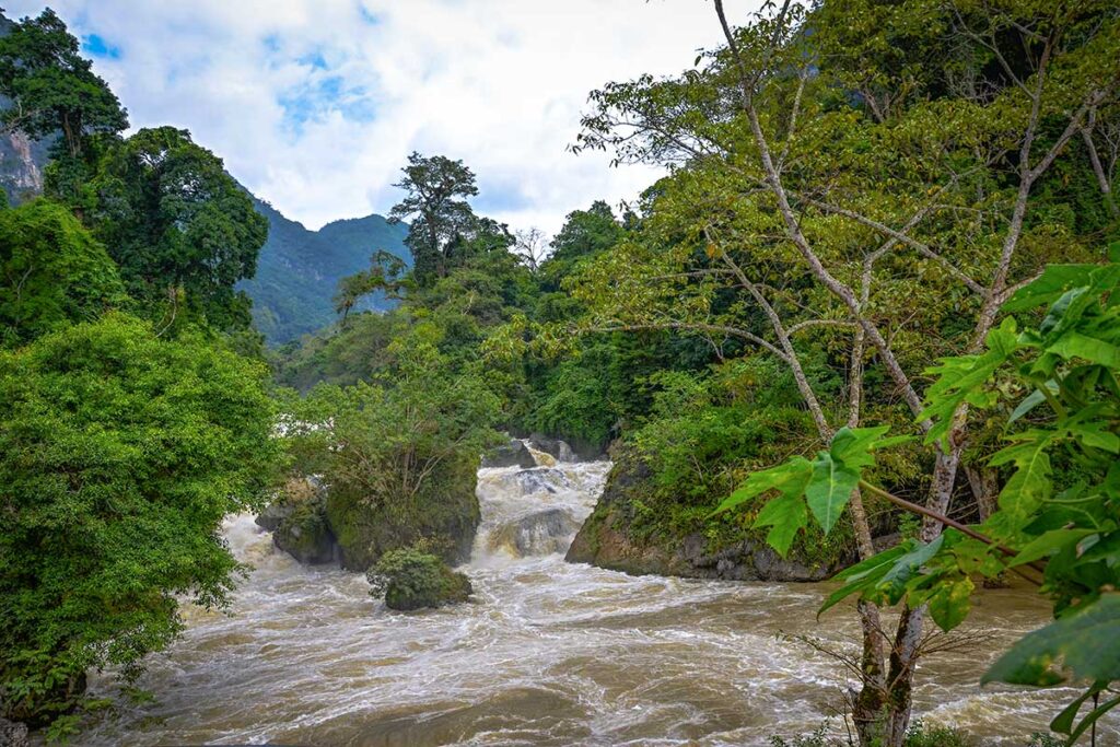 Dau Dang Waterfall in Ba Be National Park