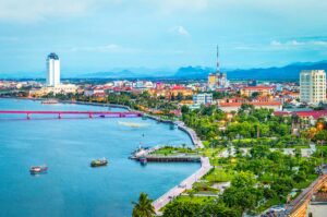 The river and city of Dong Hoi