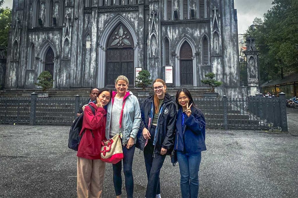 Free Hanoi walking tour by local students