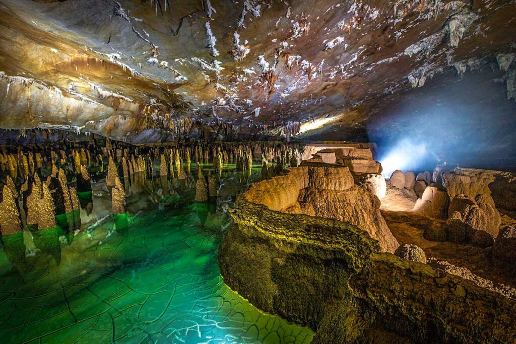 unique fromations of tower cones inside Hang Va Cave 