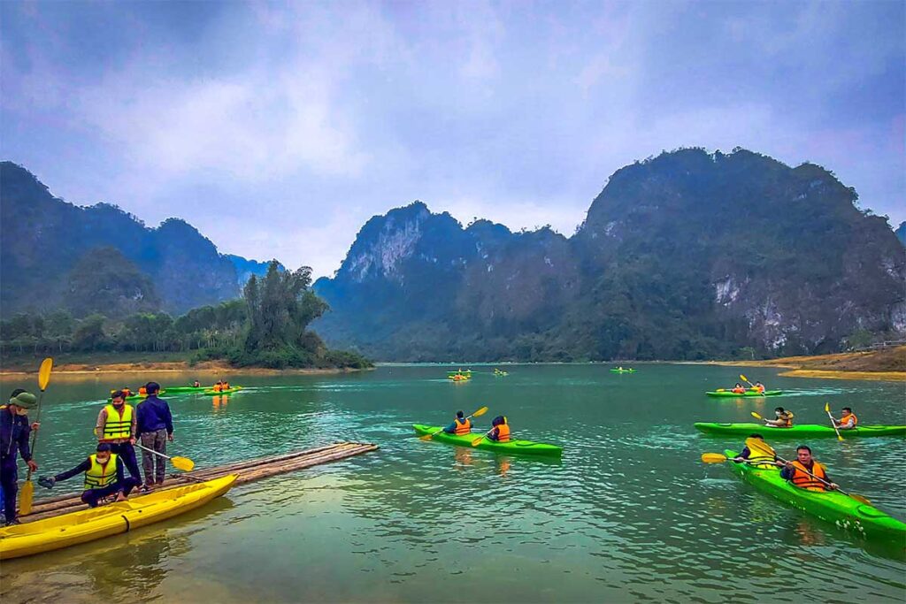 Kayaking on Nong Dzung Lake in Huu Lien