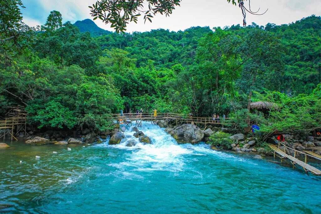 Small waterfall at the Mooc Spring in Phong Nha