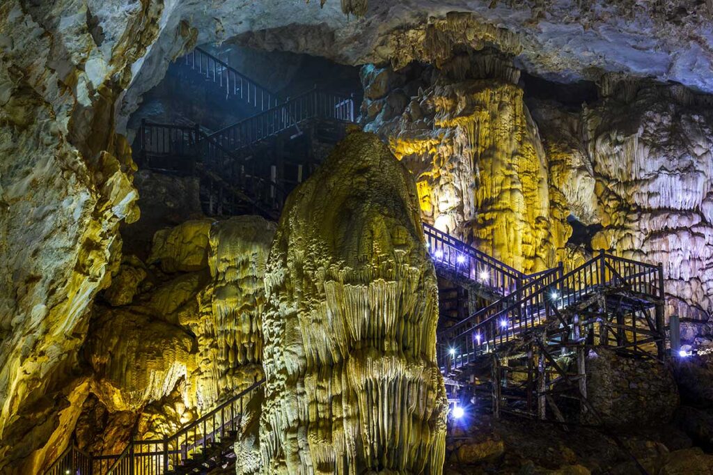 The stairs leading from the entrance down into Paradise Cave