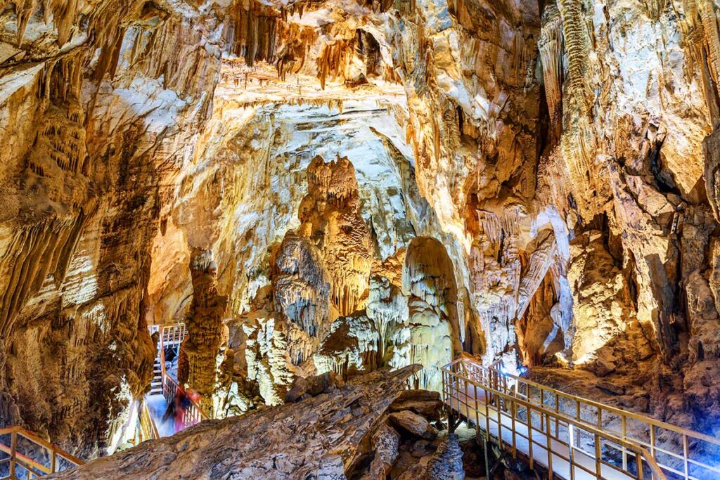 A path inside the Tien Son Cave in Phong Nha