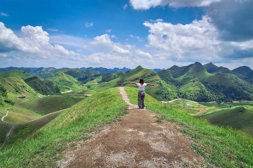 A girl making a trekking through the scenic landscape of Vinh Quy in Cao Bang