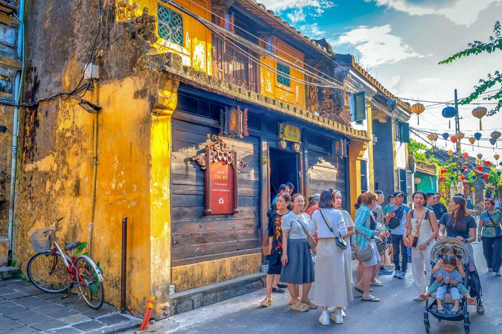 Tan Ky Old House in Hoi An Ancient Town – one of the best-preserved heritage houses and top sights to visit.