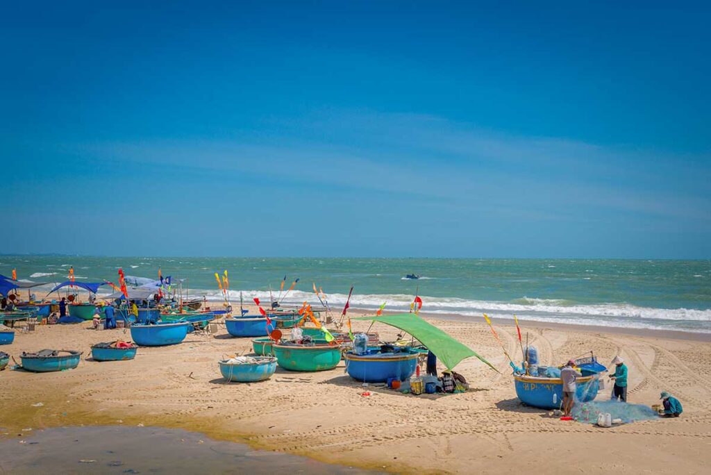 Clear blue sky and calm weather in Vietnam during February, ideal conditions for Valentine’s Day travel.