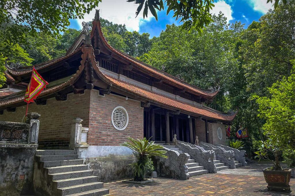 Main temple building at Ba Trieu Temple