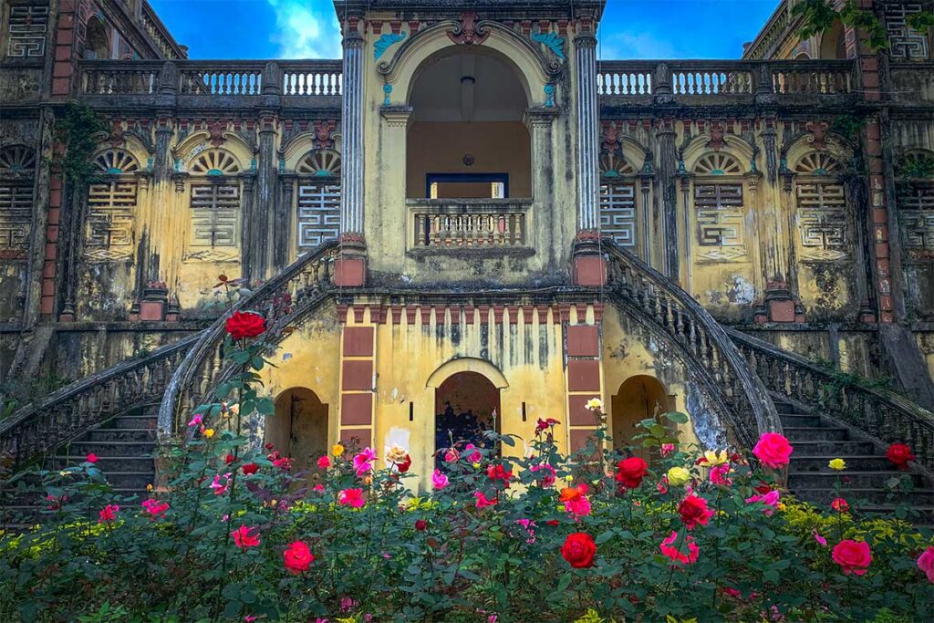 Stairs on either side leading up to a balcony inside Hoang A Tuong Palace